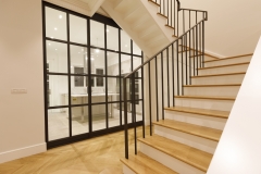 vista lateral escaleras interiores vivienda